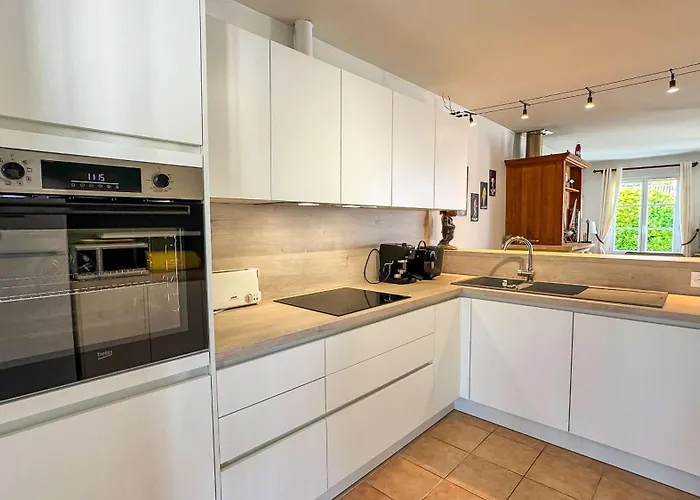 Charmante Location De Plain-pied Proche *